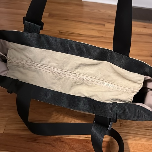 Lululemon clean lines Tote bag - Picture 6 of 8